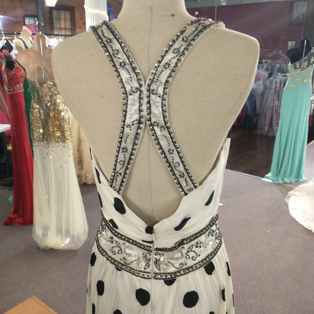 Prom dress - Picture 5 of 6